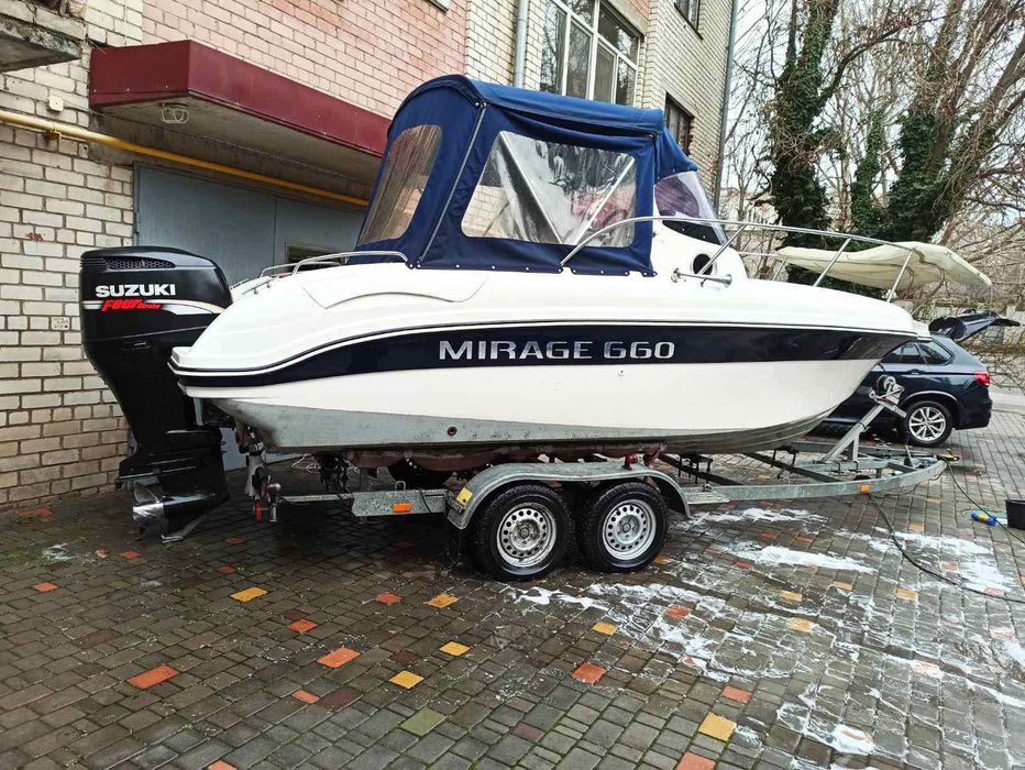 Моторний човен Mirage 660 з каютою і мотором Suzuki 250