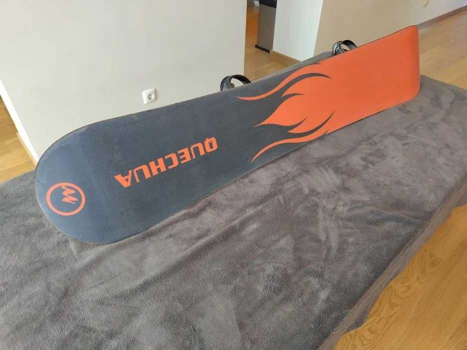 Prancha de snowboard com fixações