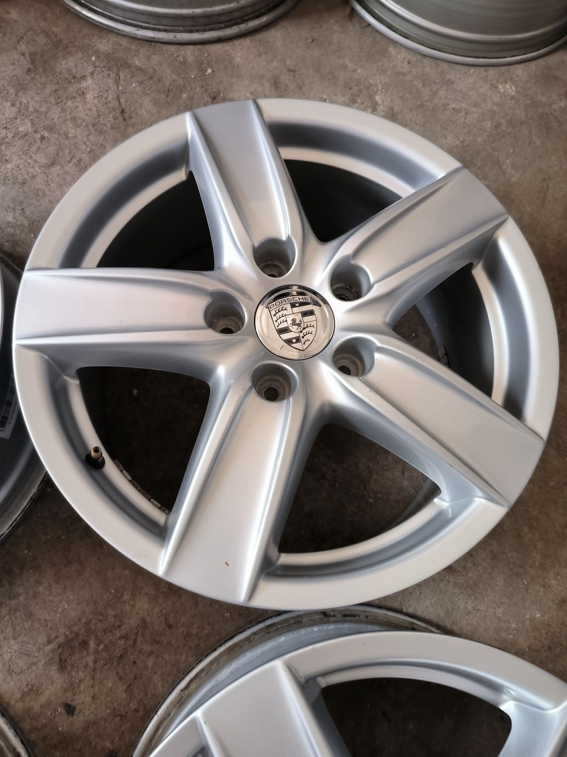 Felgi aluminiowe 18 Porsche Cayenne Audi Q7 Volkswagen Touareg 5x130