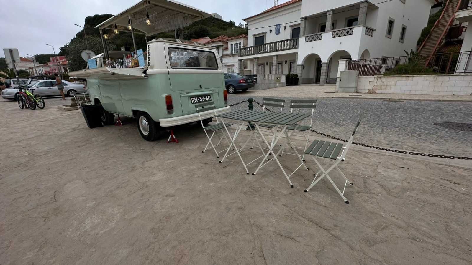 Carrinha pão-de-forma VW T2 1975 - o bar perfeito para as tuas festas!