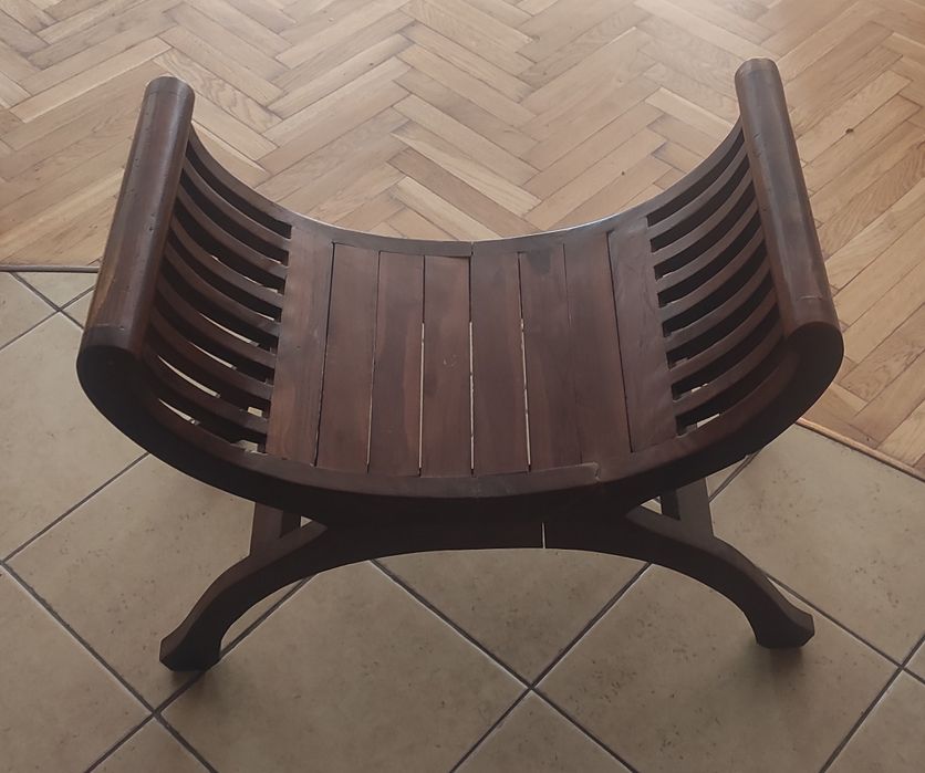 Stylowe drewniane siedzisko