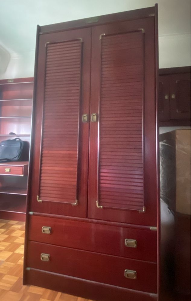 Estudio de Madeira com Armário e Cama (com gaveta)