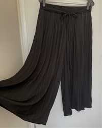 Calças pretas soltas (Zara, tamanho L)