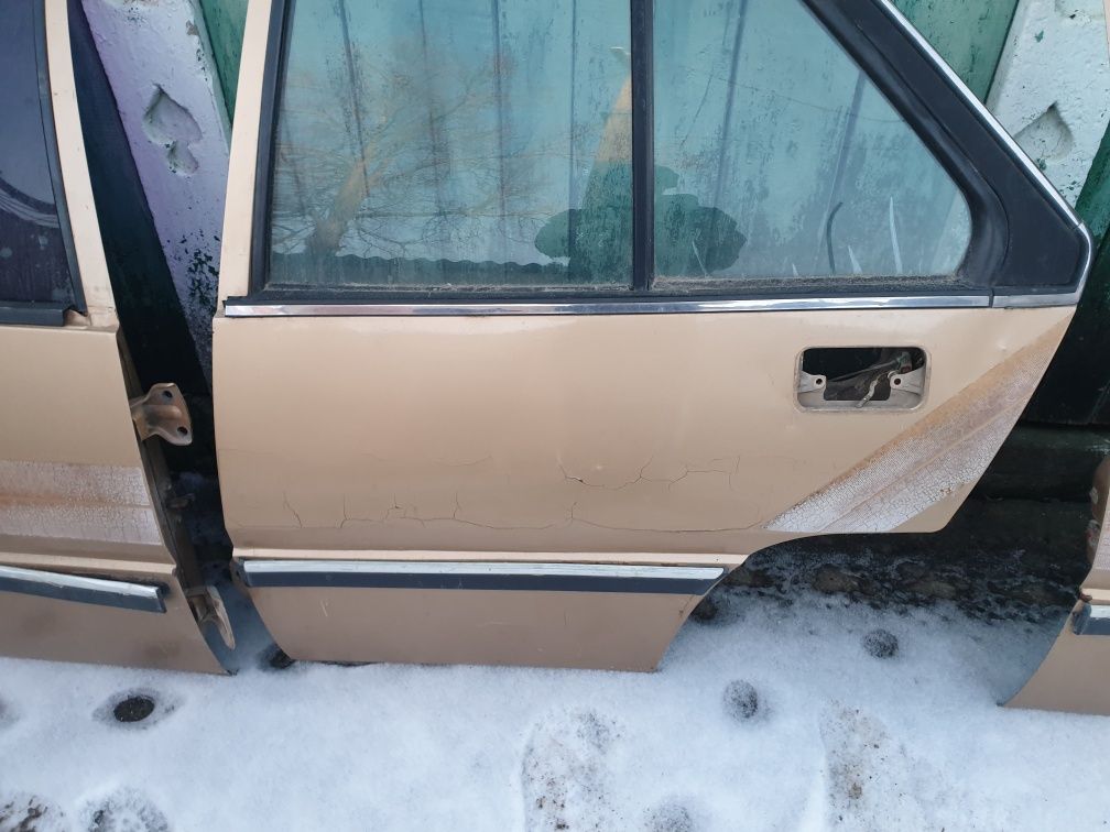 Двері Mitsubishi colt 87р