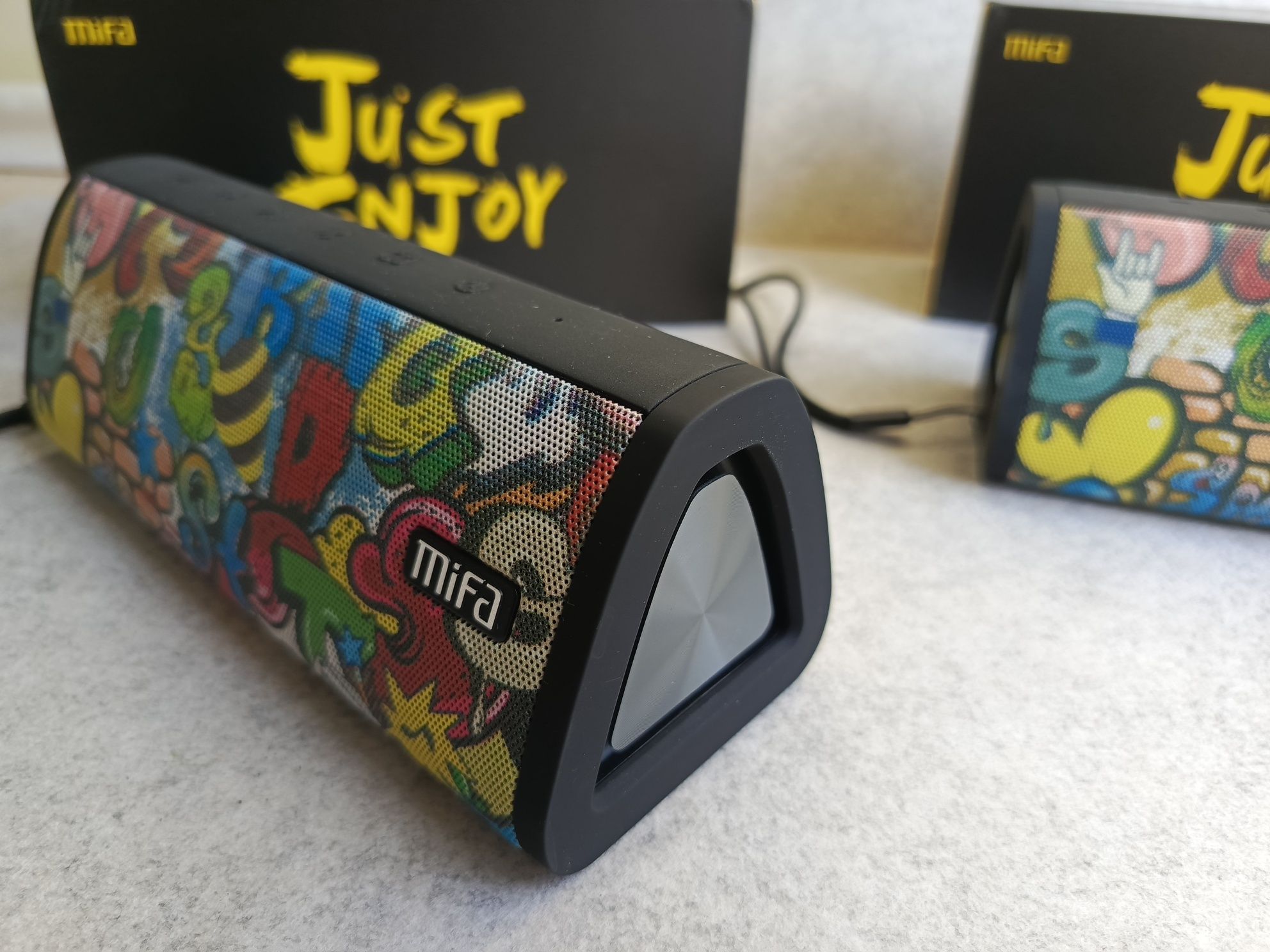 Zestaw głośników bluetooth stereo mifa A10+ na imprezy w plenerze.