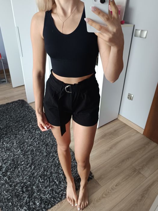 czarny top sportowy z odkrytymi plecami S