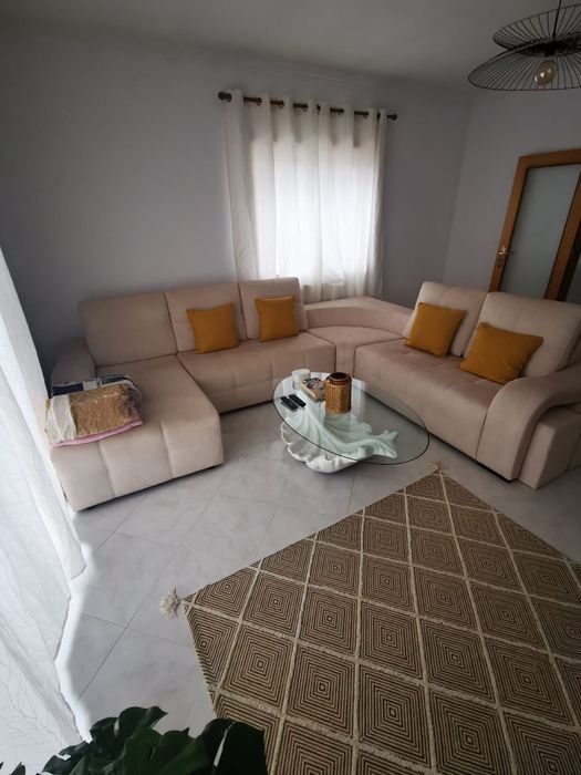 Sofá com Chaise Long