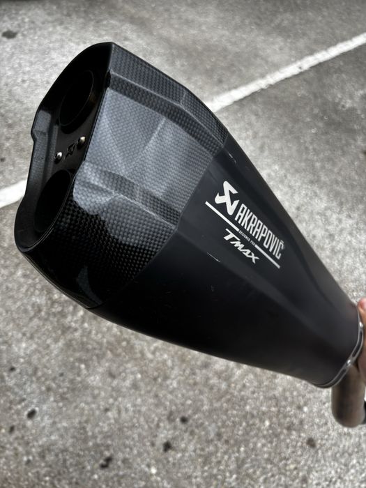 TMAX – Escapamento Akrapovic Carbono + Manetes, Suporte e Pedaleira