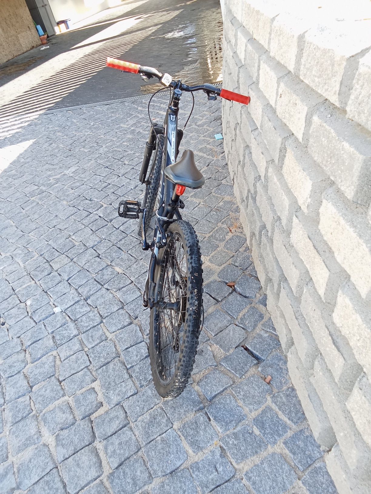 Bicicleta BTT Preta