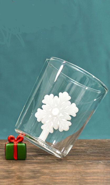 Szklanka z płatkiem śniegu 3D śnieżynki 380ml  na świąteczną kawke
