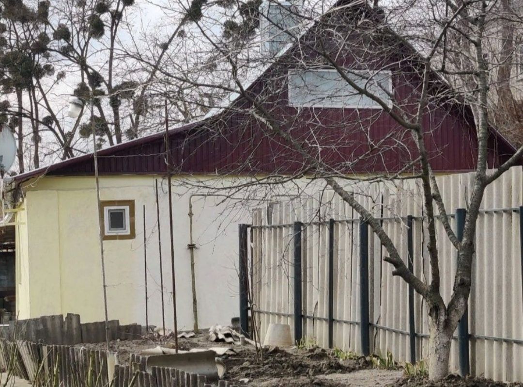 Продам дом, будинок в центрі Канева