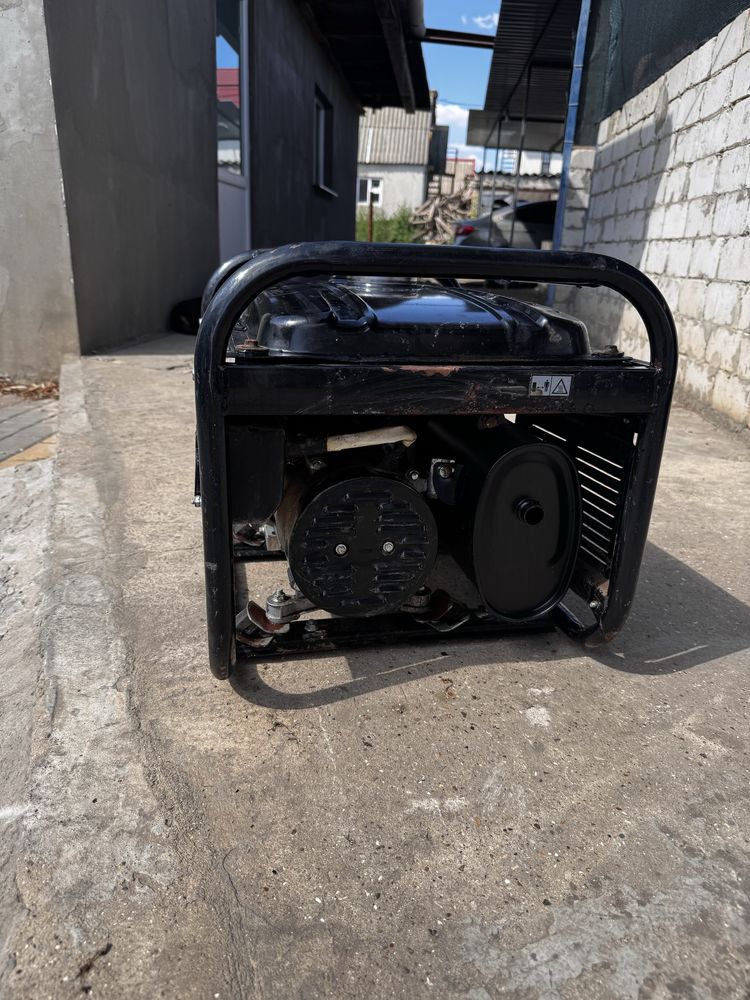 Бензиновый генератор Einhell BPG 2500