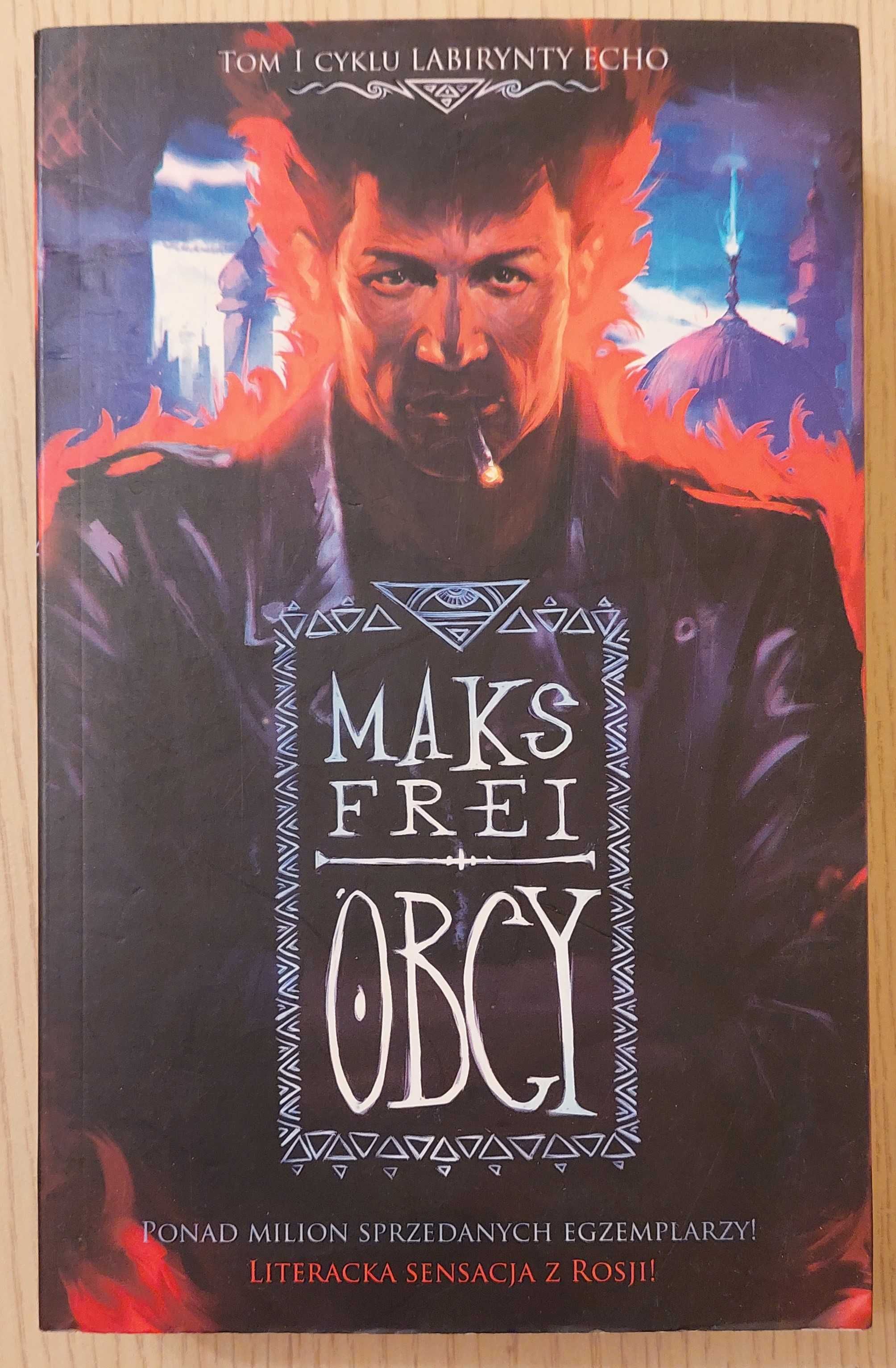 Maks Frei, Obcy - tom 1