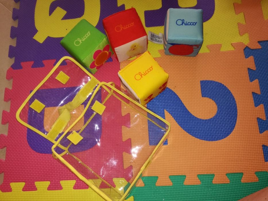 Brinquedo para bebé- cubos da Chicco