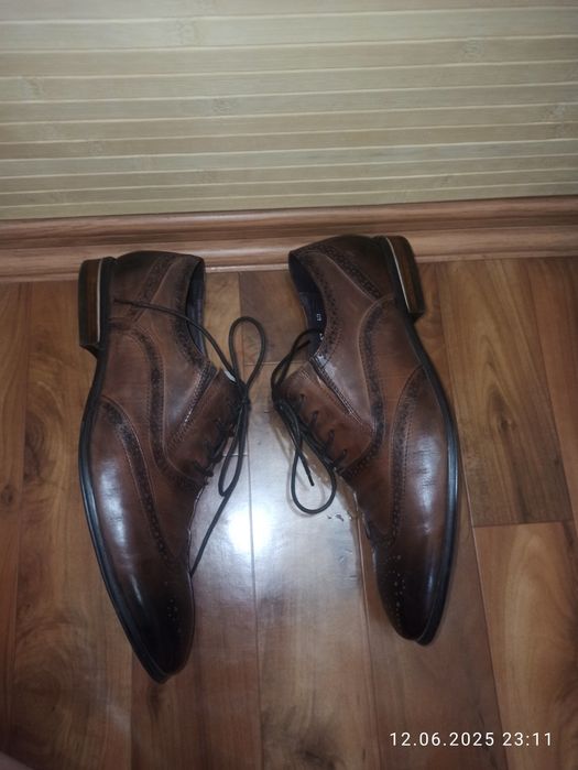 Чоловічі класичні туфлі 40 р.устілка 27,5 см З затемненню пяткою і нос