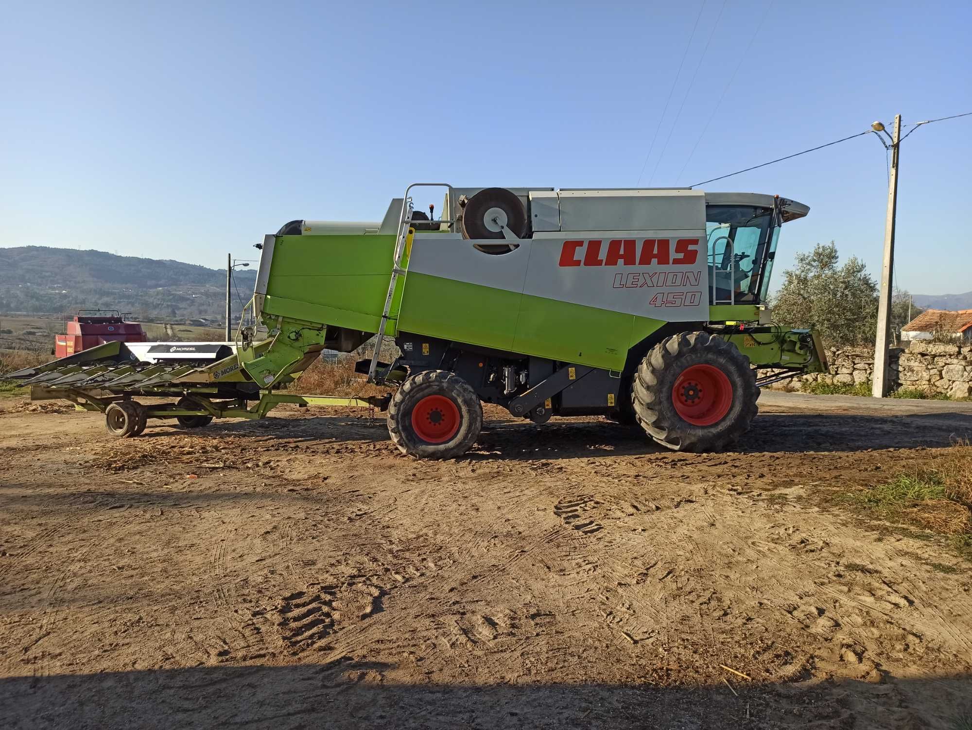 Ceifeira Claas Lexion 450 4x4 com auto-contour