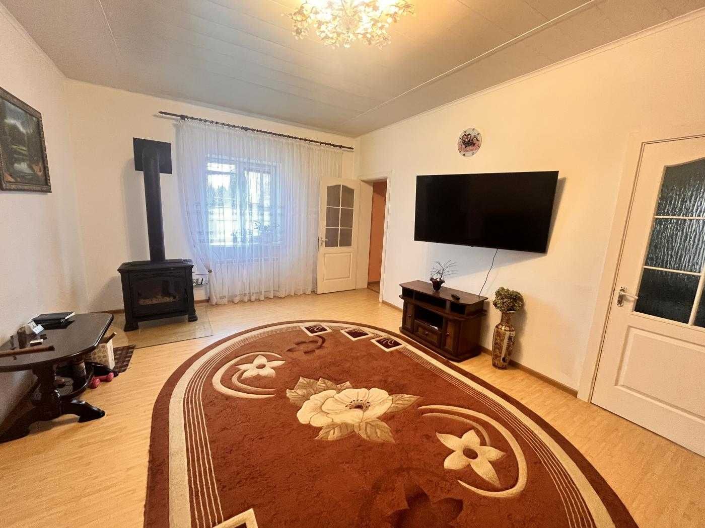 Продаж  будинку в центральній частині міста.