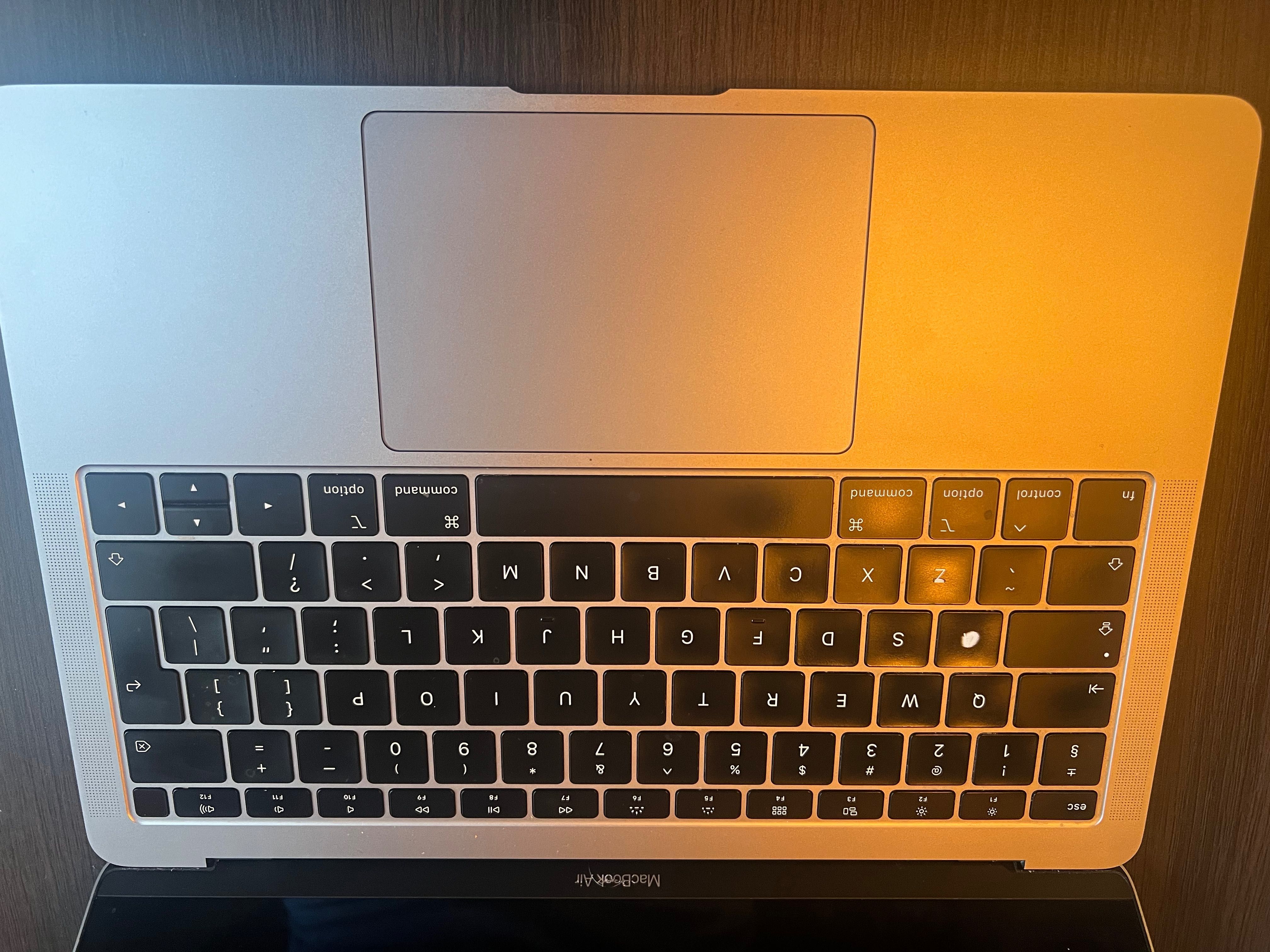 MacBook Air 2018 Retina 13", 8GB RAM, 250GB SSD, 1.6GHz Dual Core i5