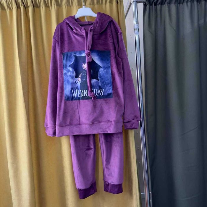 Костюм, спортивный, велюровый, для девочки 9-12 лет, состояние нового