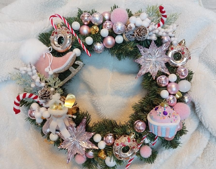 Różowy Wianek Świąteczny