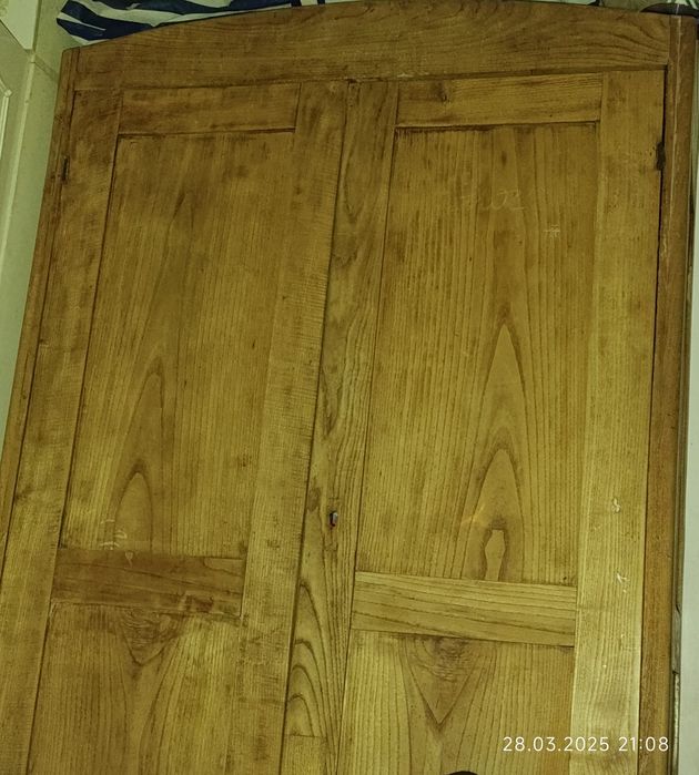 Шафа для спальні. Дерево.