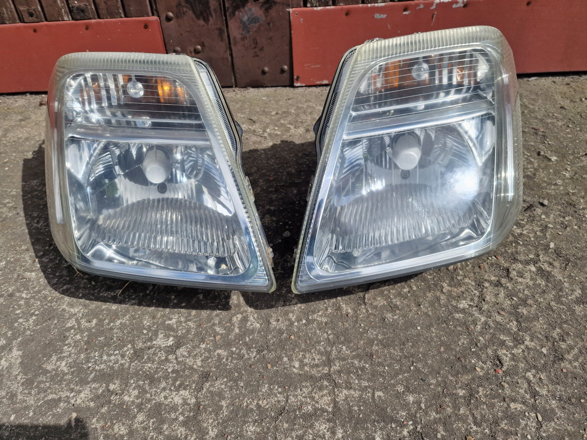 Lampy przód citroen c2 komplet prawa lewa