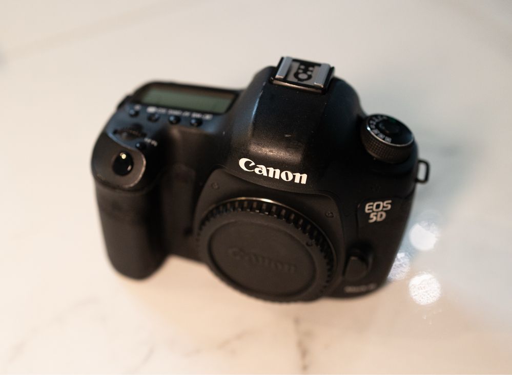 Aparat Canon EOS 5D mark III body z obiektywem 85mm