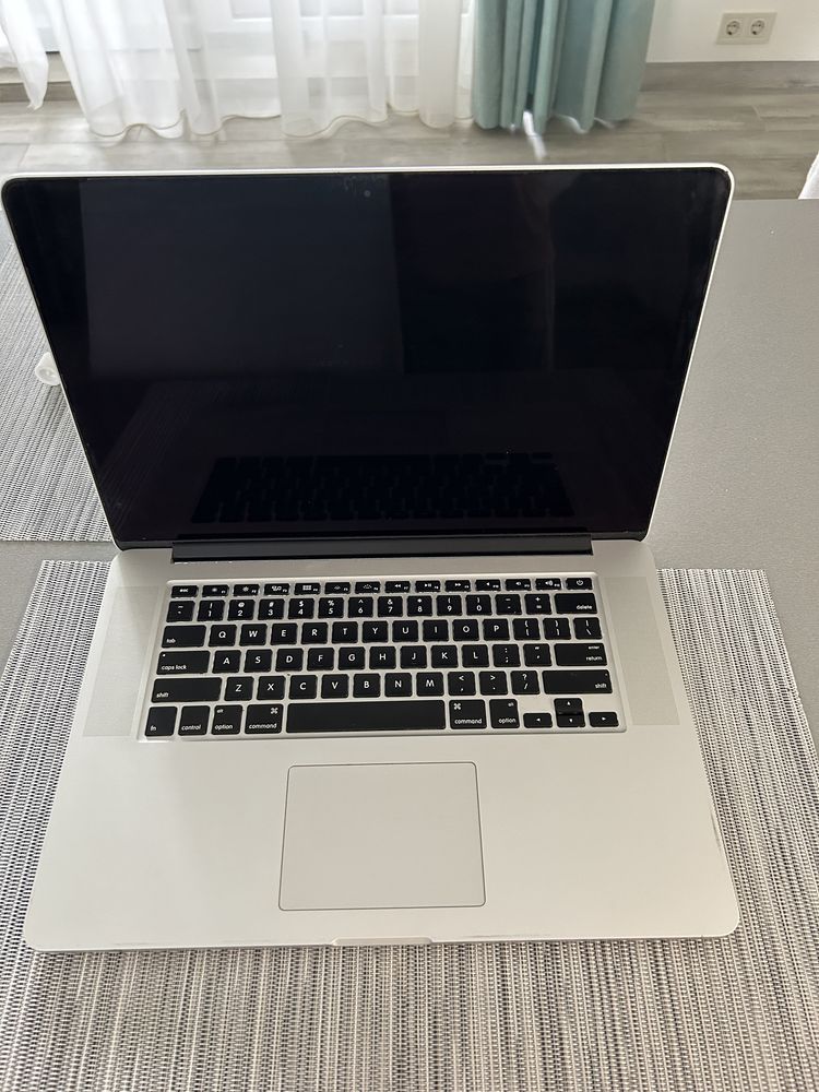 Macbook Pro mid 2015/ 15”/ Core i7/ 256 SSD/ 16 Gb Ram