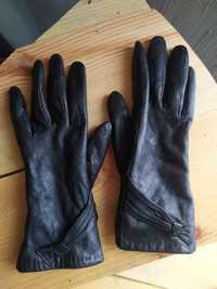 Жіночі шкіряні перчатки.