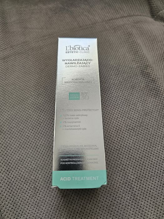 L'Biotica Estetic Clinic wygładzająco-nawilżający krem na dzień SPF30