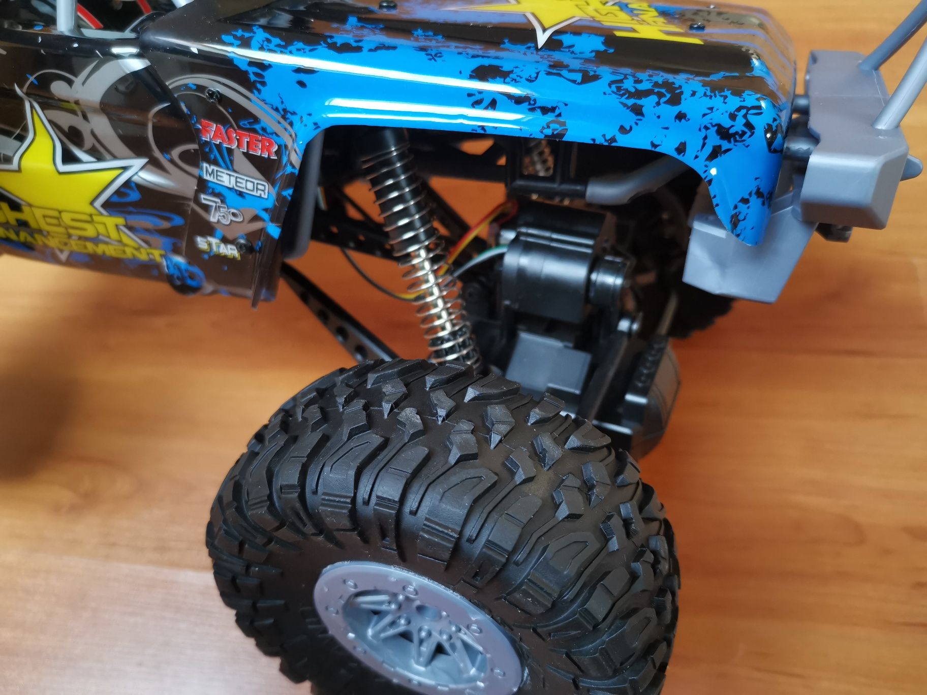 Carro telecomandado RC Crawler Truck WLtoys 104310 escala 1:10 4X4