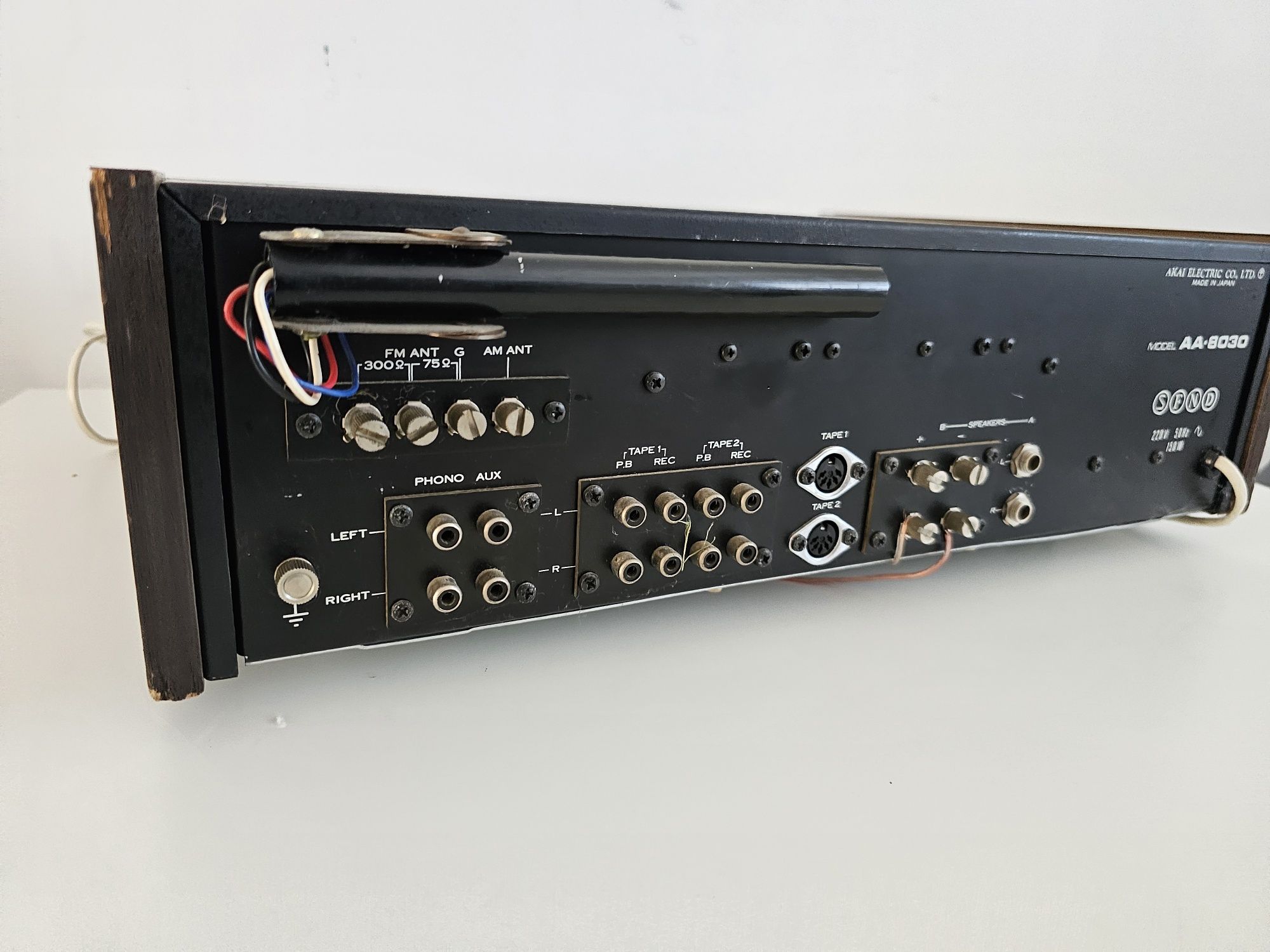Amplituner Akai aa-8030