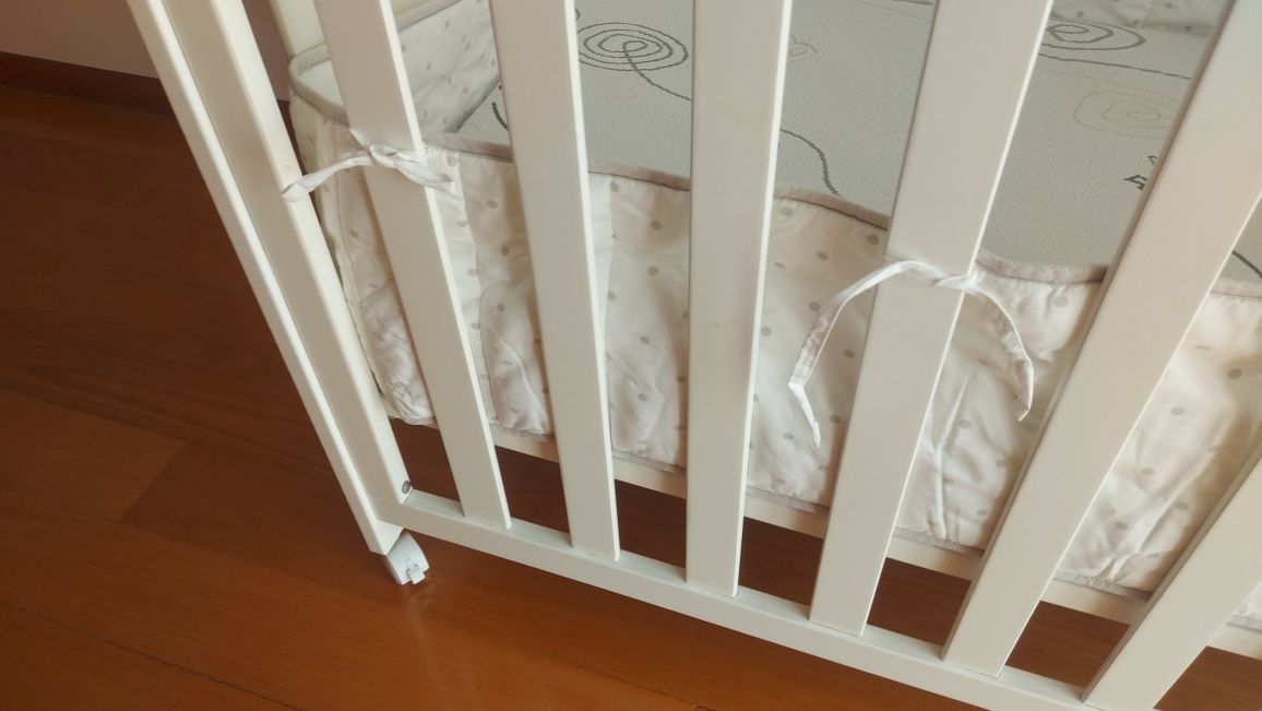Berço bebé / Cama de grades + colchão viscoelástico