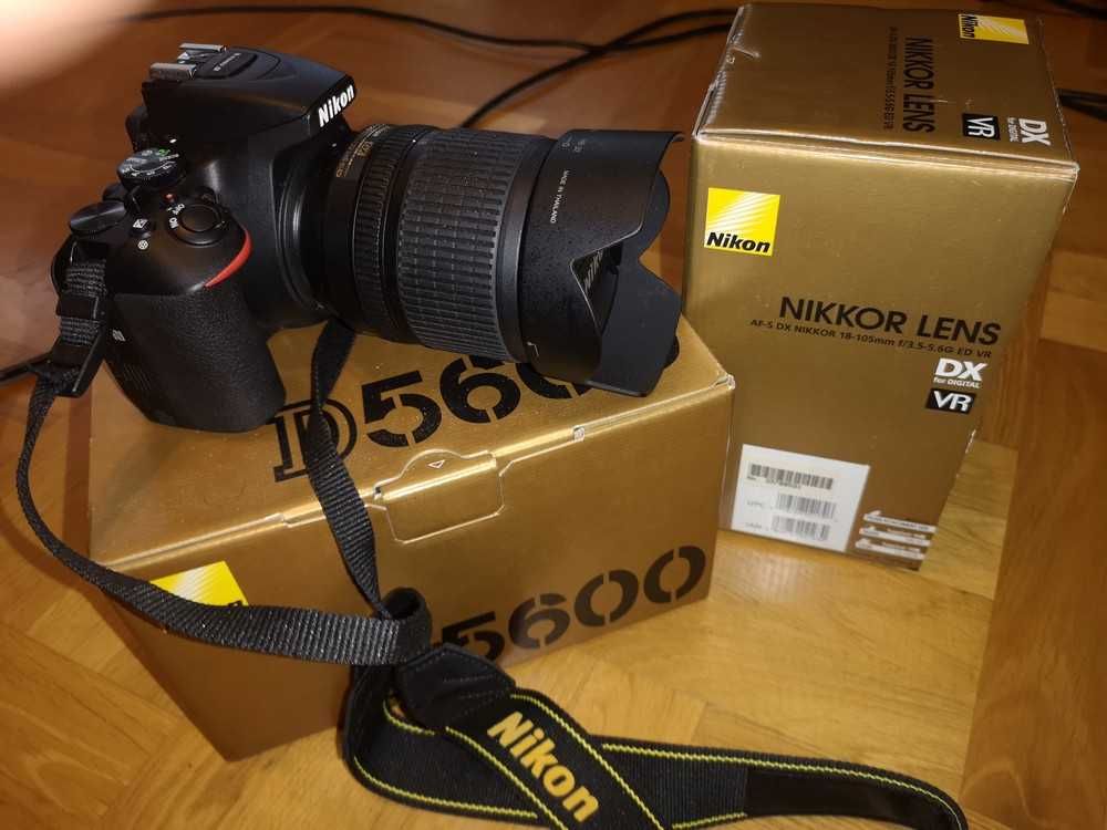 Aparat Nikon D5600 + obiektyw 18-105 + dodatki (ilość migawek 386)