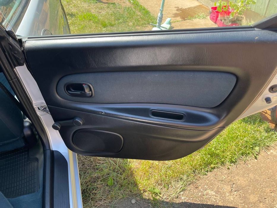Mazda 323F 1998 1.5 бензин, передній привід + зимова резина