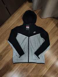 Зипка Nike Tech Fleece 
·
Розмір: M
Стан: 8,5/10 (трохи втратил