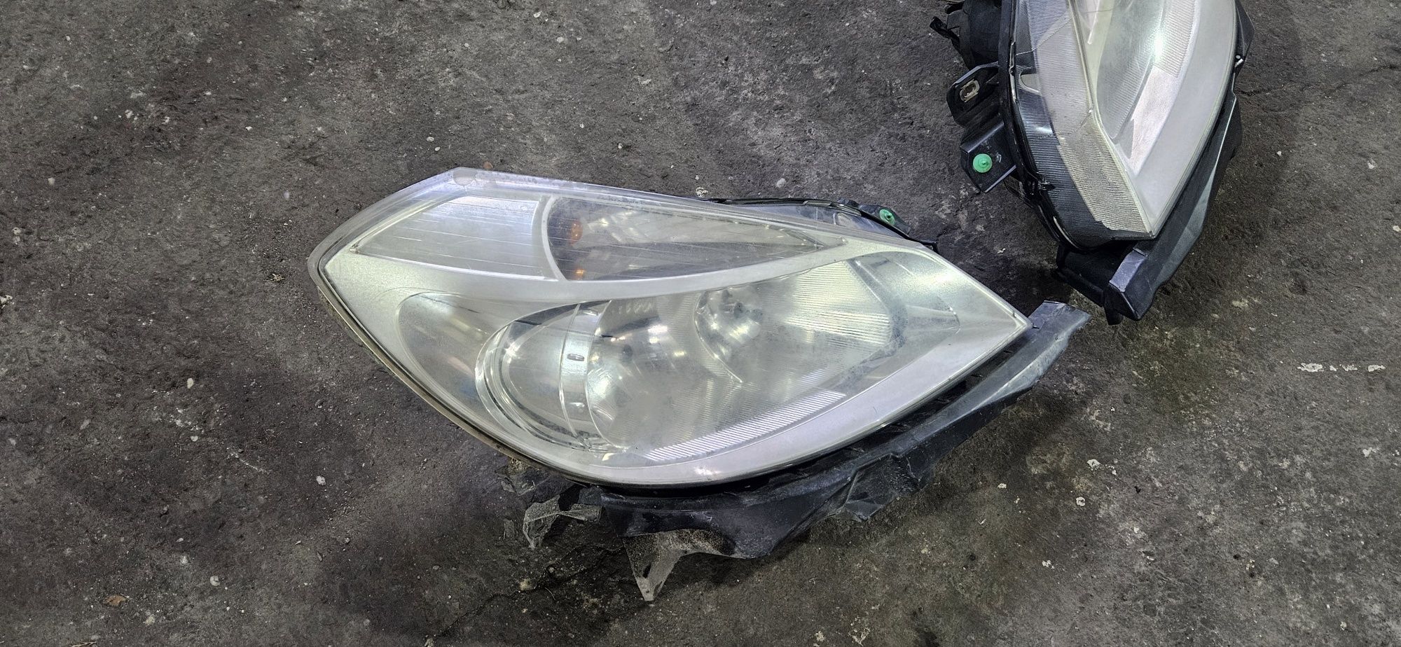 Clio III Lampa Przód
