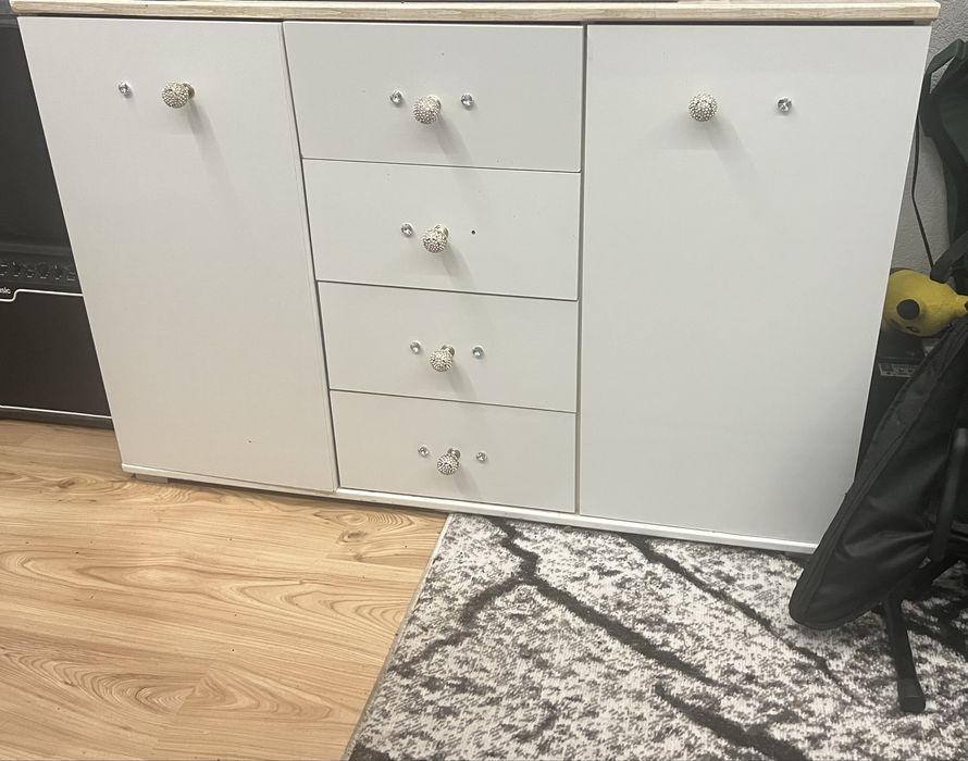 biała komoda elegancka