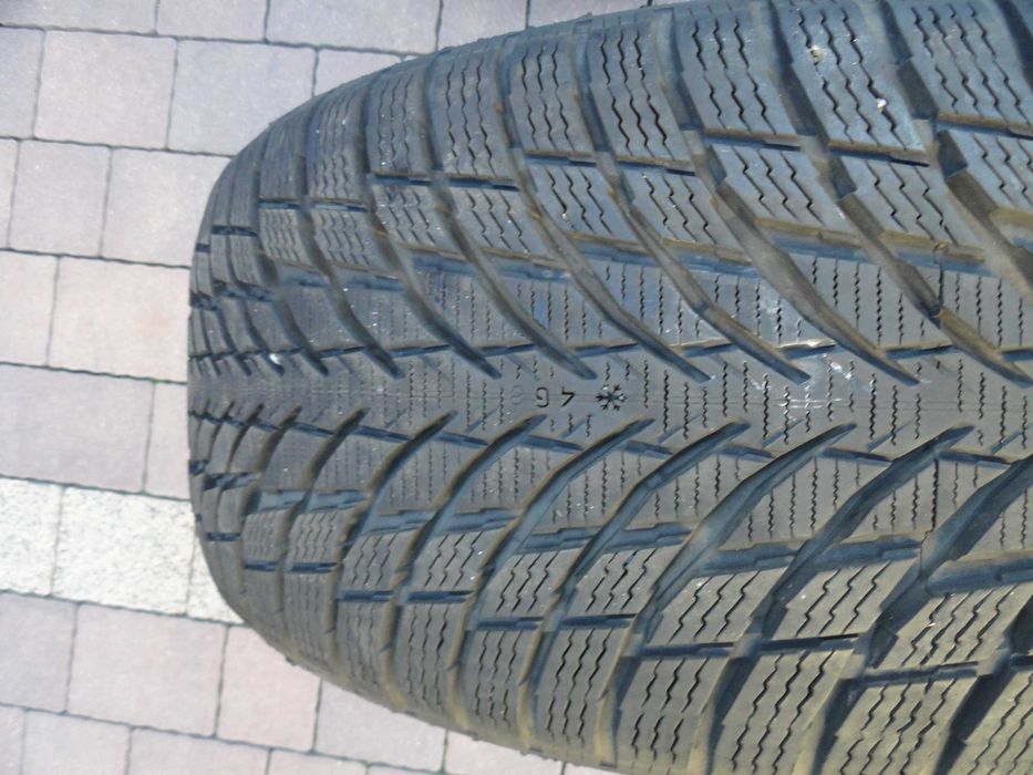225/40R19 Nokian 2 sztuki ZIMA 2023 rok