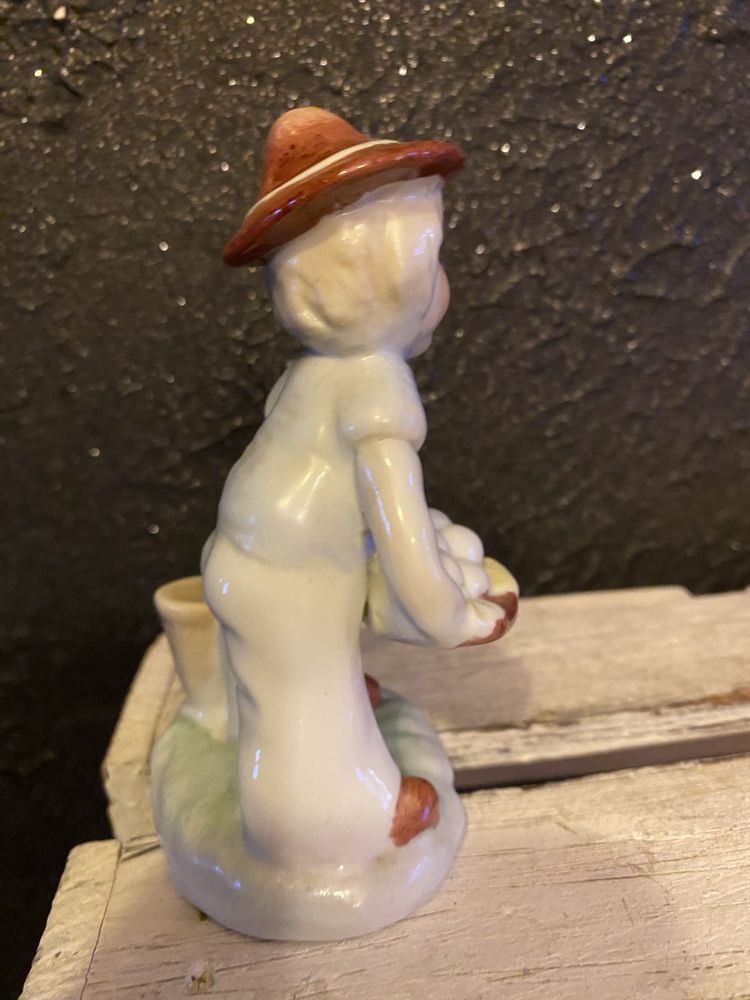 Figurka porcelanowa kolekcjonerska chlopczyk porcelana