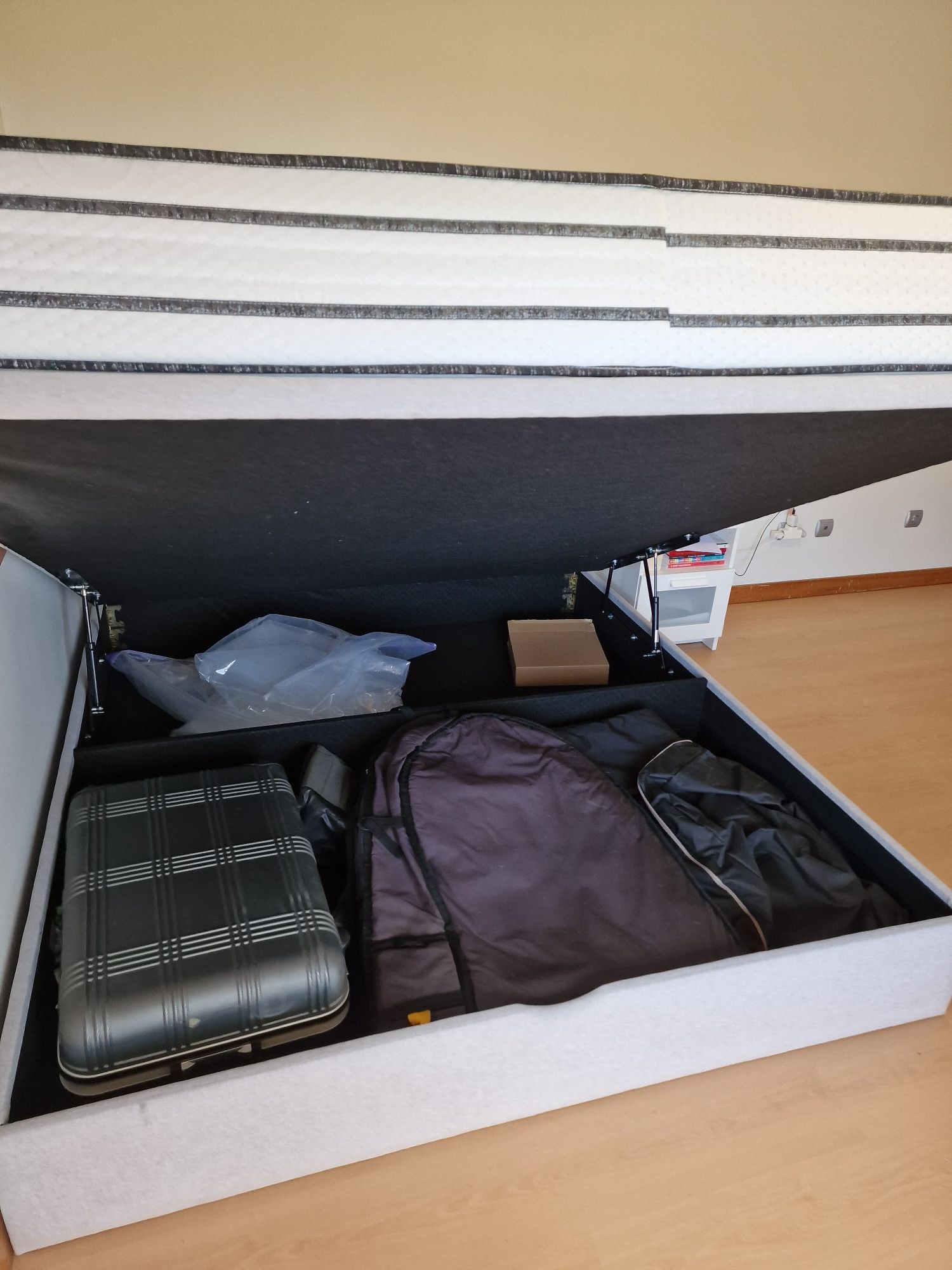 Sommier com tampo / Cama box