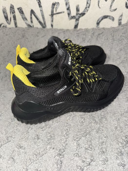 Кросівки жіночі, з захистом для пальців