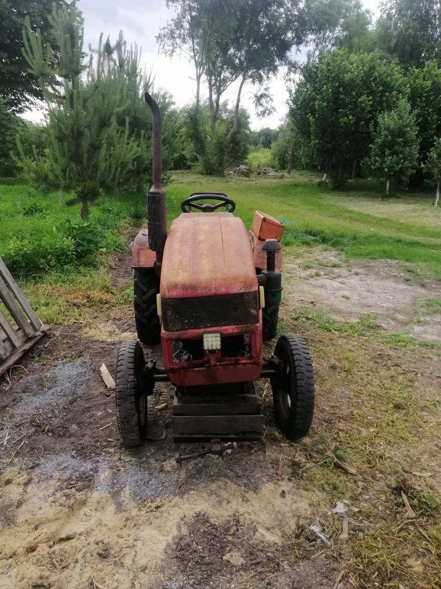 Трактор сінтай 220.