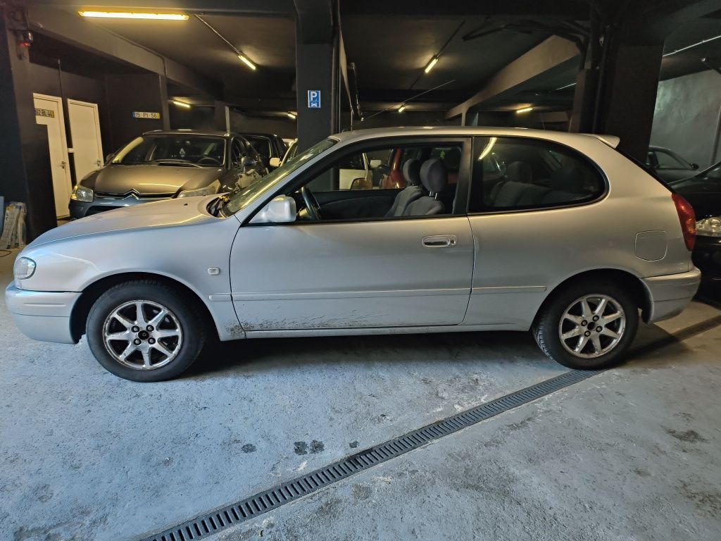 Toyota Corolla 1.4 vvti apenas 160 mil kms