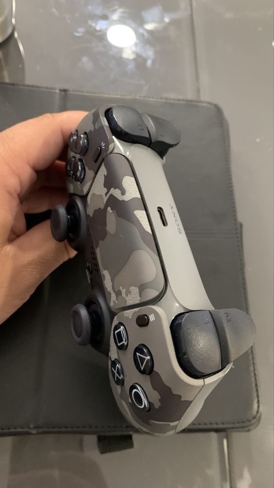 Comando PS5 camuflado
