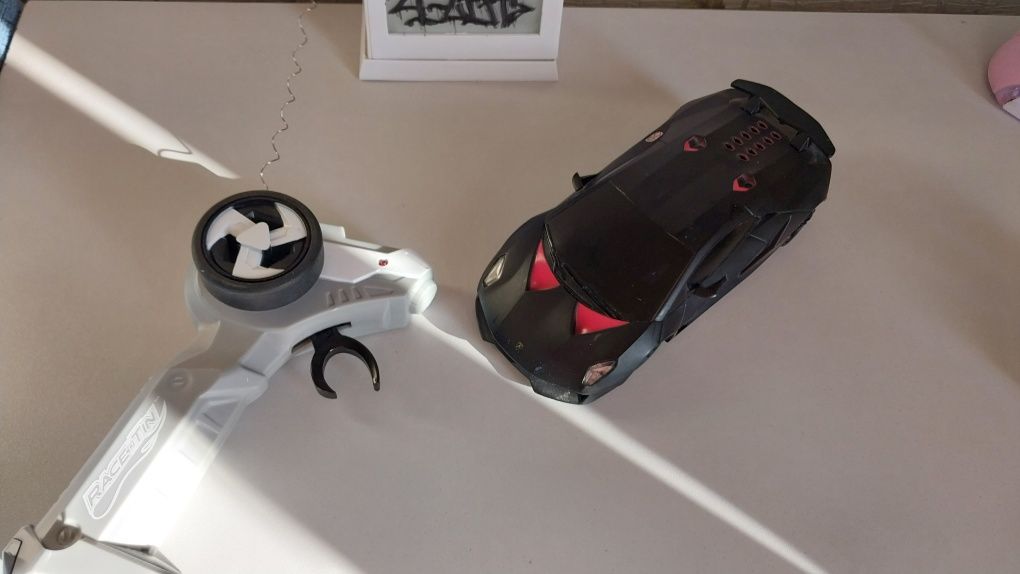 Продам машинку на дистанционном управлении Lamborghini.