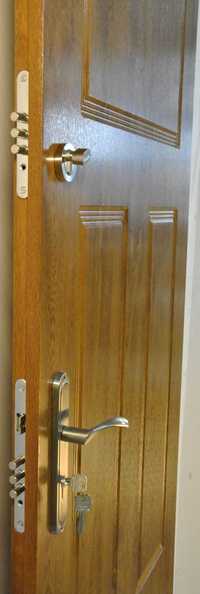 Drzwi wewnątrz klatkowe drewniane metalowe akustyczne Z montażem