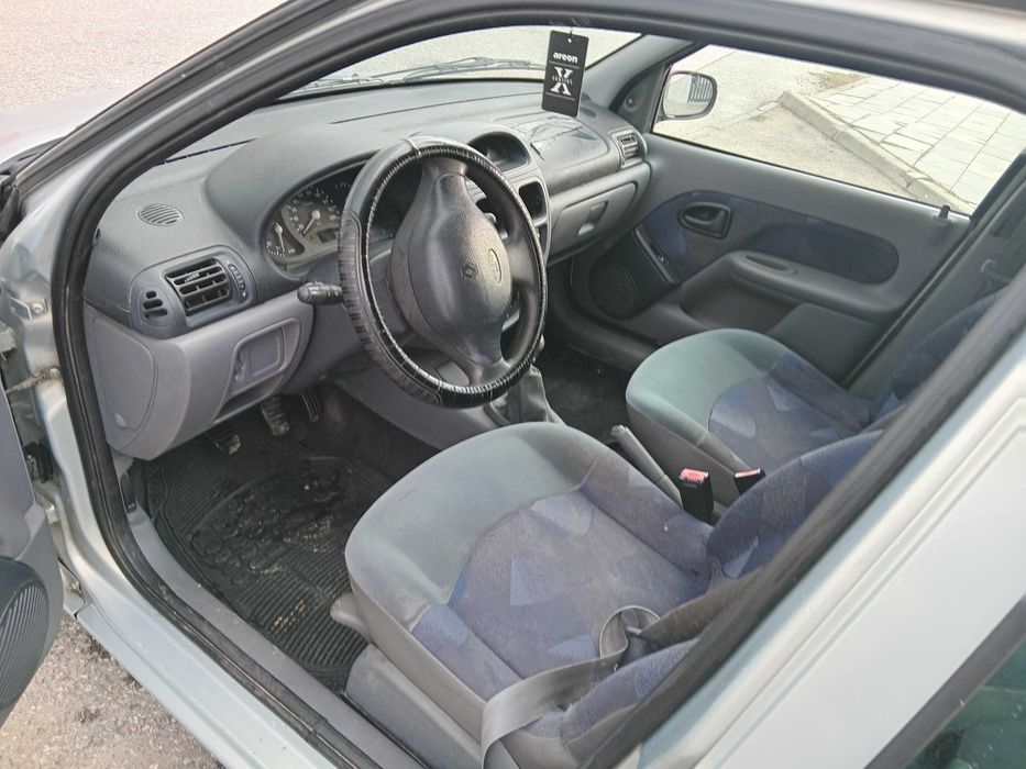 Renault clio com 166 km