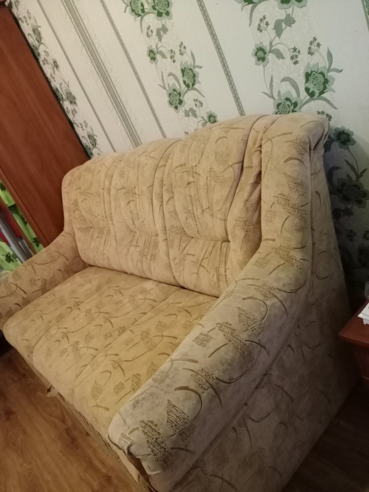 Диван у хорошому стані