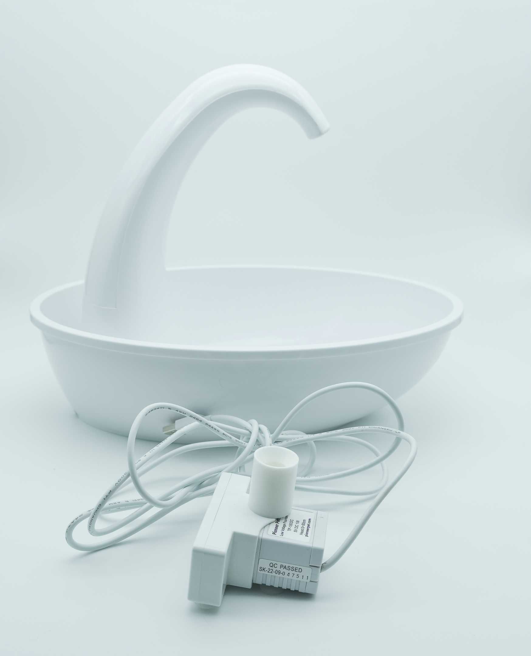 Bebedouro fonte Cisne da Pioneer Pet - COMO NOVO